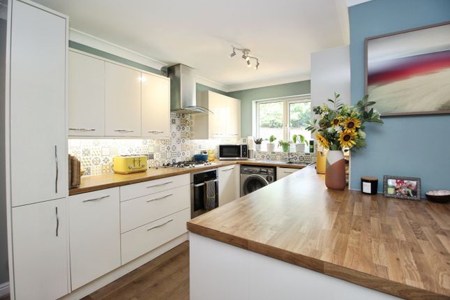 9, Buttercup Way, Bradford photo 2