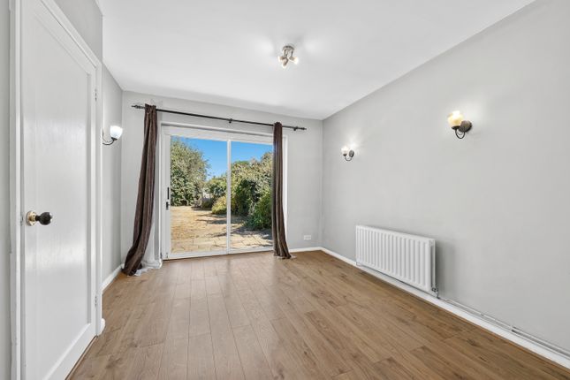9, Denleigh Gardens, Surrey photo 4