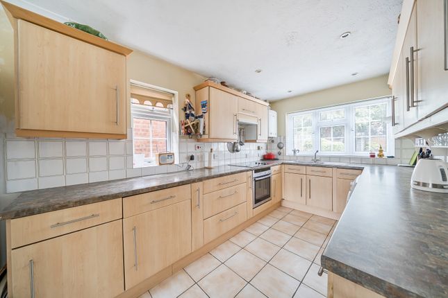 16, Trelawney Grove, Weybridge photo 3