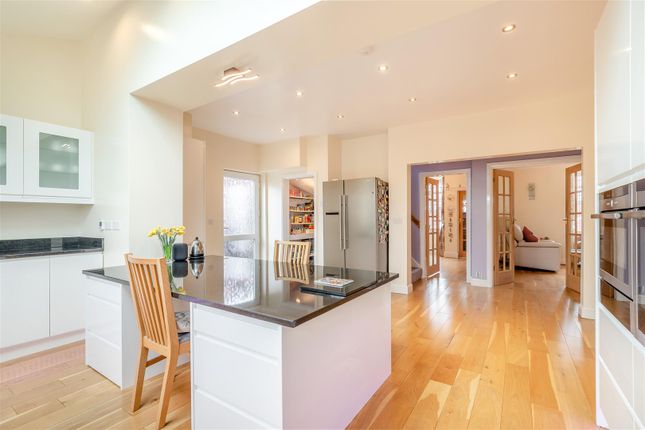 8640488-Interior12.Jpg