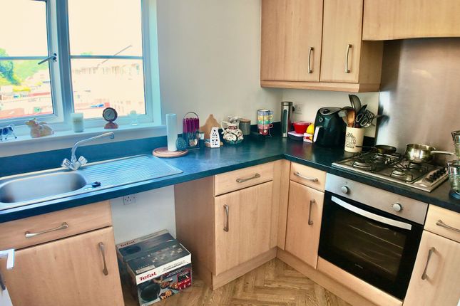 Flat C, 35 Coed Celynen Drive, Newport photo 2