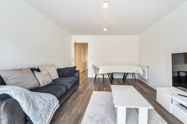 Blackthorn Avenue, Chigwell photo 4