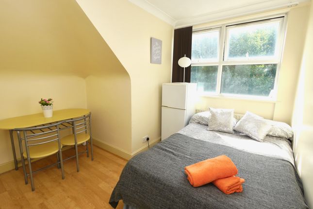 Thumbnail Room to rent in Chatsworth Road, Kilburn