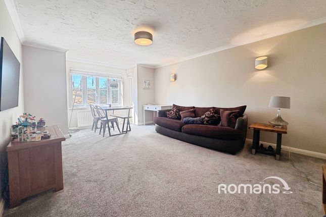 Flat 3, Mayfield Court,, Reading Road, Hook photo 2