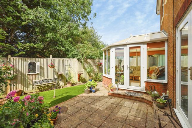 32, The Thatchings, Polegate photo 2