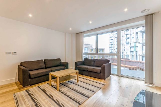 Flat to rent in St Vincent Court, Canning Town, London
