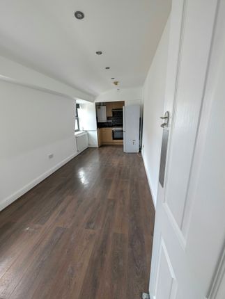sprowston mews , London photo 3