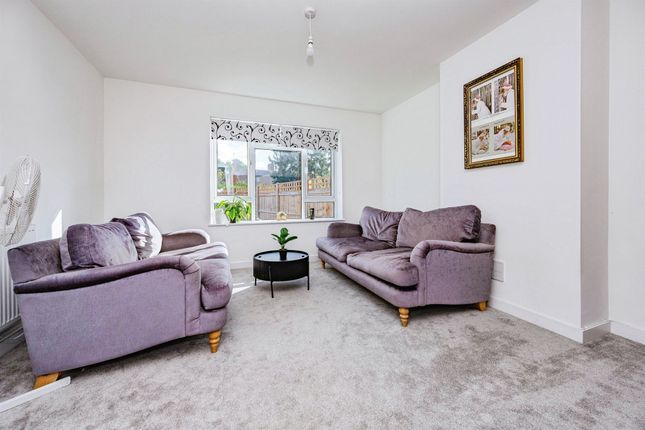51, Rosehill Gardens, ABBOTS LANGLEY photo 2