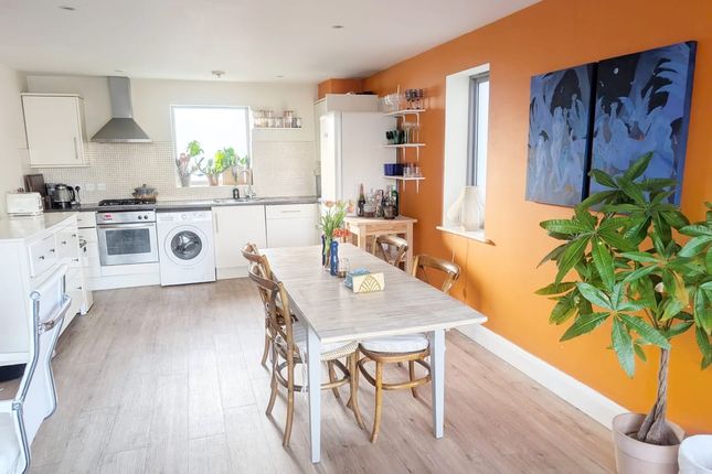 Flat 8, Joseph House, London photo 3