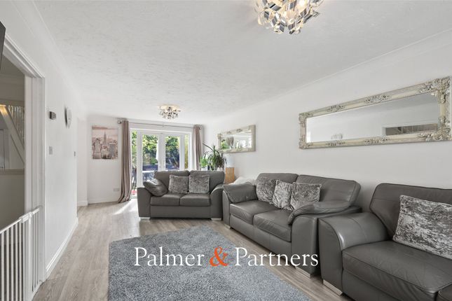 18, Meadow Grass Close, Colchester photo 3