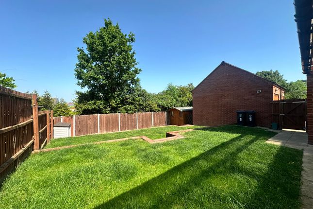 9, Buttercup Close, Wellingborough photo 3