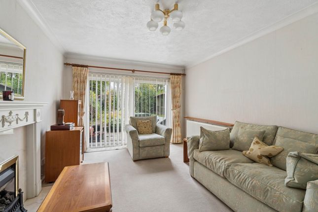 18, Grove Park, Tring photo 4