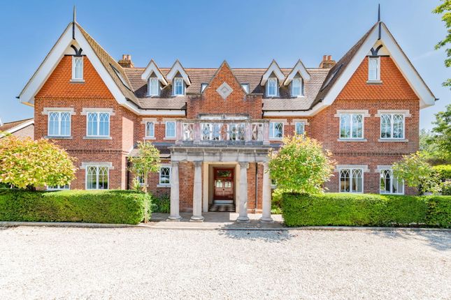 Flat for sale in Burridge, Hampshire