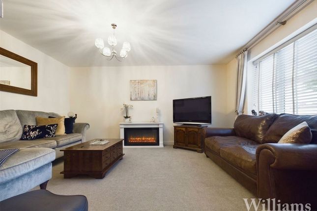 7 Cotts Field, Aylesbury photo 4