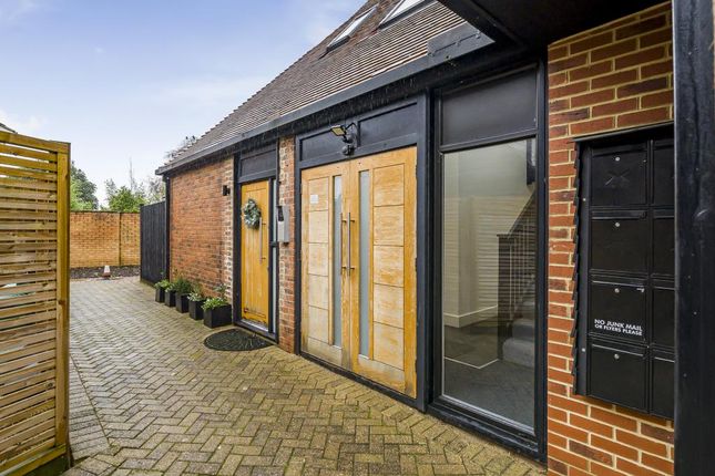 FLAT 4 NEW BARN, Calcot, Reading photo 2