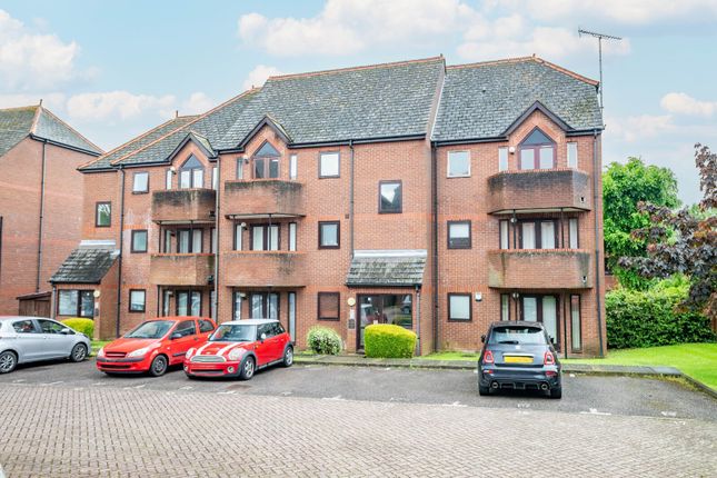 Thumbnail Flat for sale in Ashtree Court, Granville Road, St. Albans, Hertfordshire
