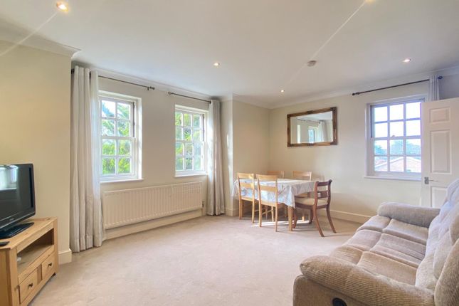 11 Somersham, 26, Ray Park Avenue, MAIDENHEAD photo 3