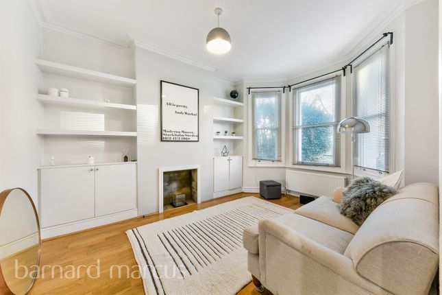 Flat for sale in Southfield Road, London