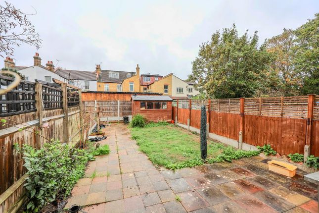 Oakleigh Park Drive, Leigh-On-Sea photo 3