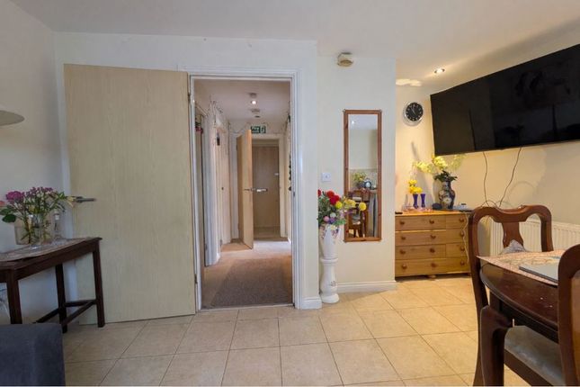 Flat 2, 39, Risborough Lane, Folkestone photo 3
