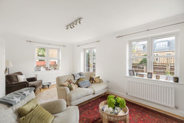 13, Streamline Mews, London photo 2