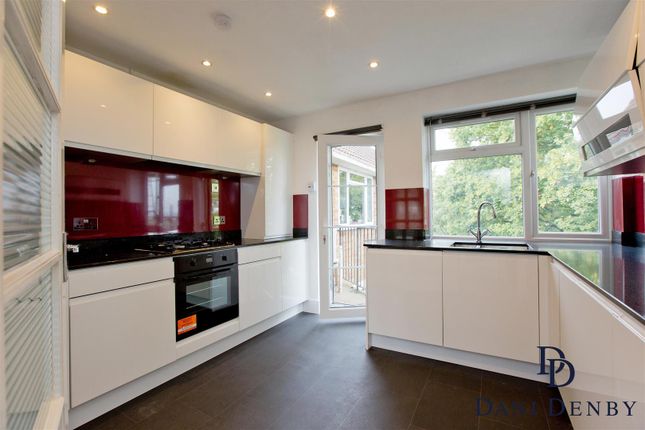Flat for sale in Sunningfields Crescent, London
