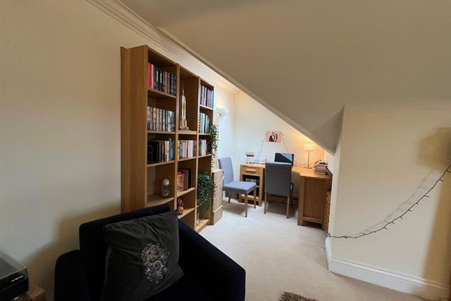Flat to rent in Metchley Lane, Birmingham