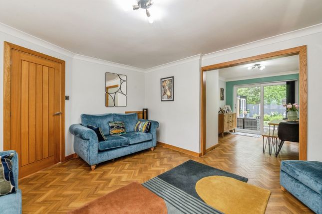 50, Magnolia Way, Brentwood photo 2
