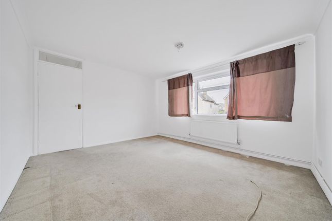 Flat for sale in Queens Road, Crowborough