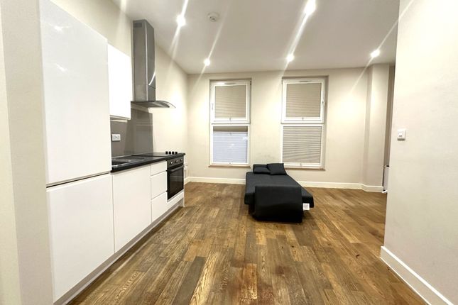 Thumbnail Studio to rent in High Street, Slough