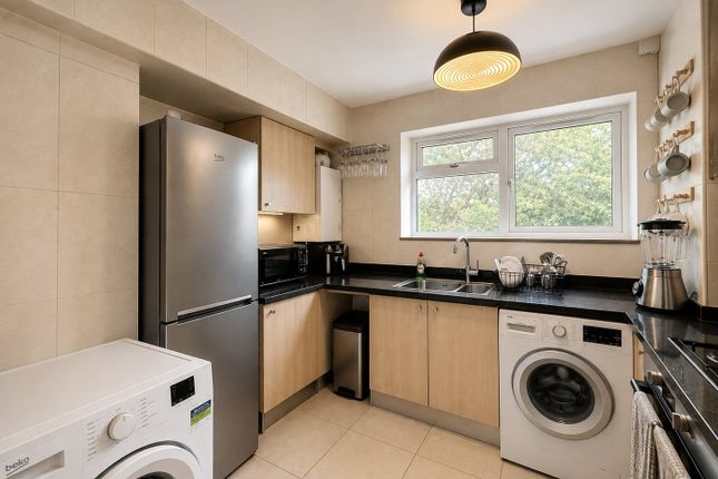Flat 24, Squires Court,, Binfield Road, London photo 3