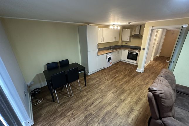 Flat to rent in Wilmslow Road, Manchester