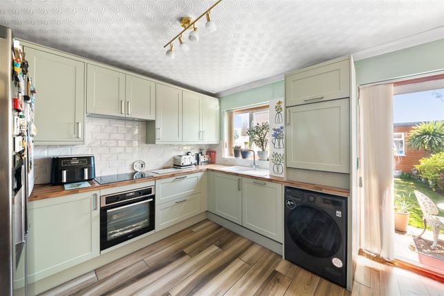 39, New Road, Uxbridge photo 3