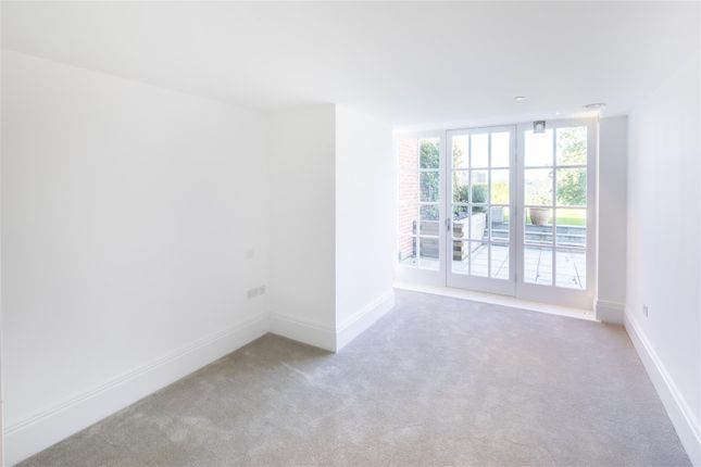 Flat for sale in The Ridgeway, London