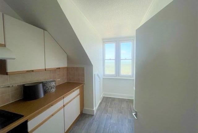 Flat 12, Norlands, 16  Beacon Hill, Herne Bay photo 4