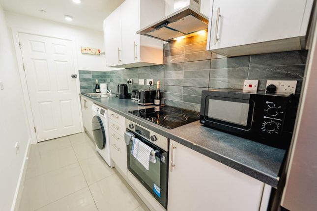 Flat 2, Colum Place, Cardiff photo 5