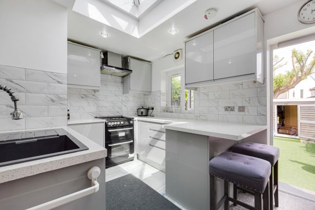 33, Fen Grove, Sidcup photo 4