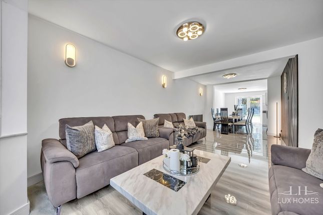 49 Sackville Crescent, Romford photo 4