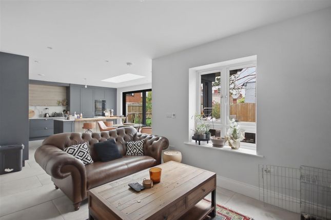 4, Rye Flatt Lane, Chesterfield photo 4