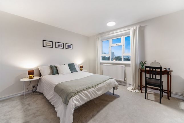 Flat for sale in Hither Green Lane, London