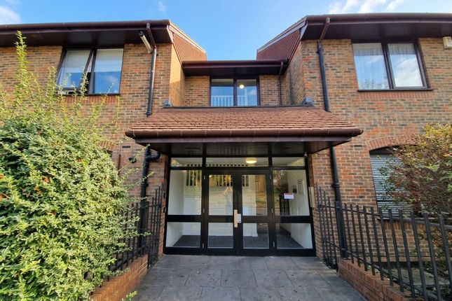 Flat 14, Park House 643-651 Staines Road, Feltham photo 2