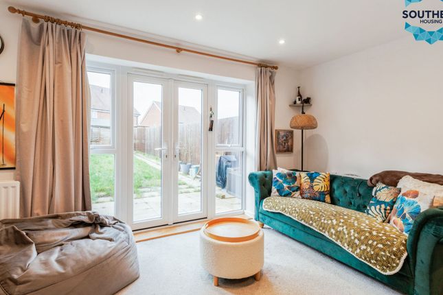 16 Farrier Lane, Cranleigh photo 2