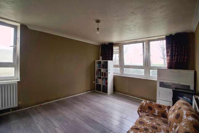 Flat 67, Moor Tower, Waterhouse Moor, Harlow photo 2