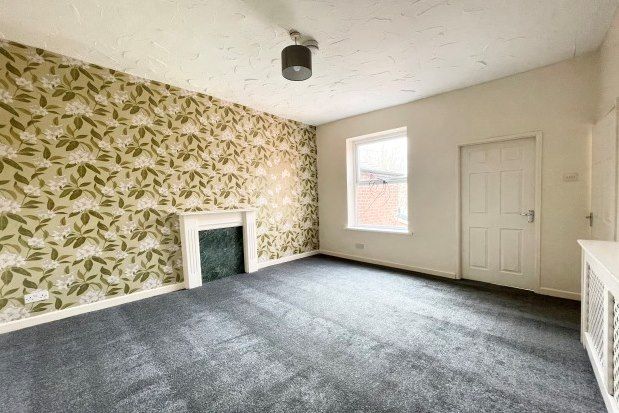 Flat to rent in Cross Lane, Manchester