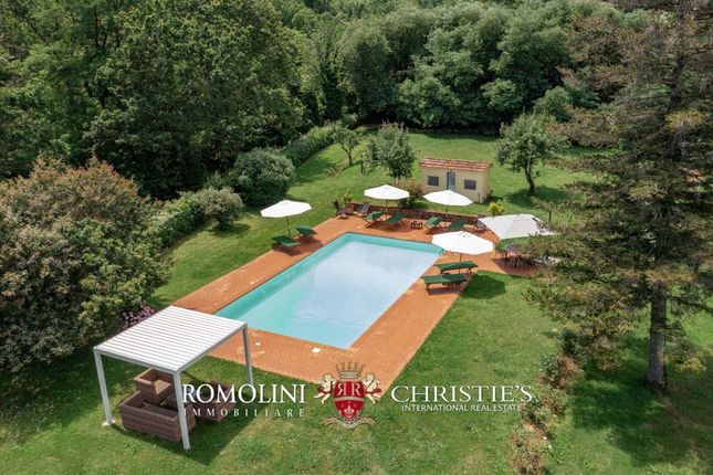 Villa for sale in Lucca, Tuscany, Italy