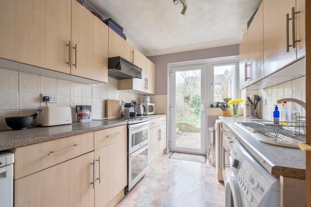 8, Cotswold Close, Witney photo 2