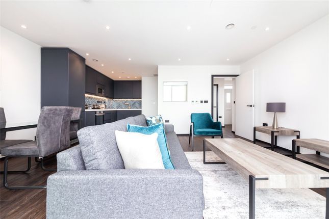 Thumbnail Flat for sale in Westgate House, London