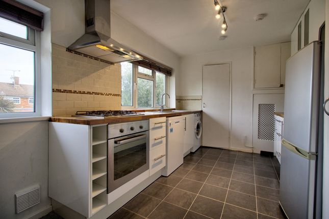 23, Titmus Drive, Crawley photo 3