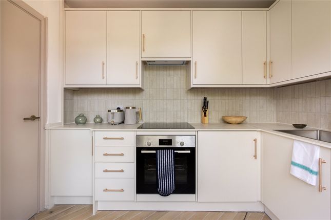 (SHORT LET) Hathersage Court, Flat 65, Newington Green, London photo 5
