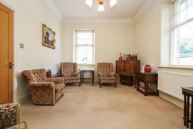 Flat 2, 31, Churchill House, Whitley Bay photo 4